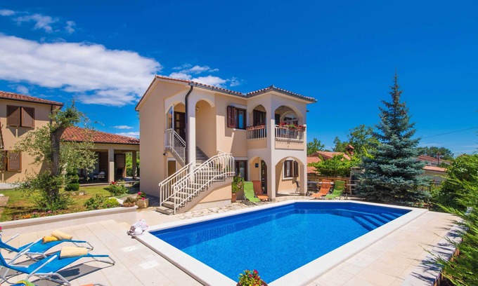 Presika Villa | A luxurious house in a quiet village near the sea