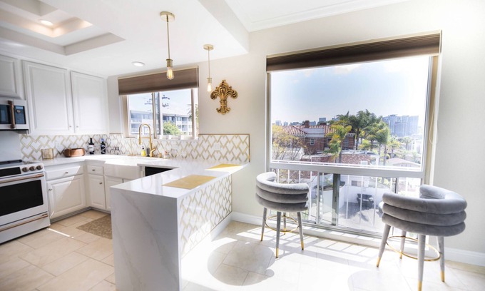 Bankers Hill Condo | A luxury condo with the best view of the ocean