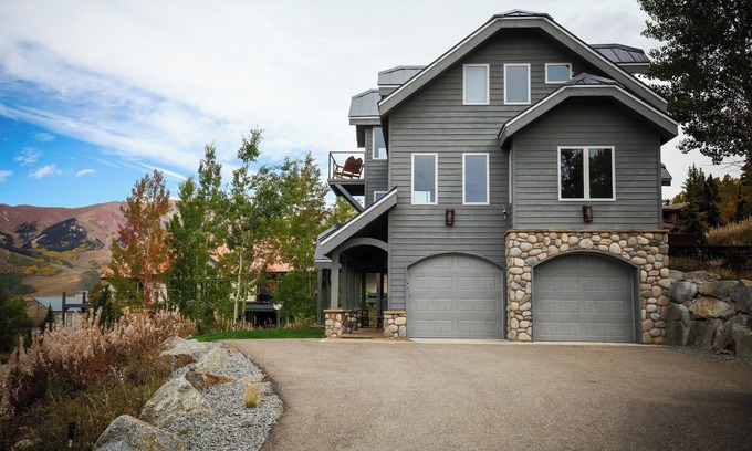 Crested Butte House | A luxury mountain retreat with a hot tub and breathtaking views!