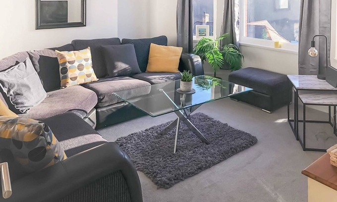 Aberbeeg Cottage | A luxury town house bordering the Brecon Beacons National Park.