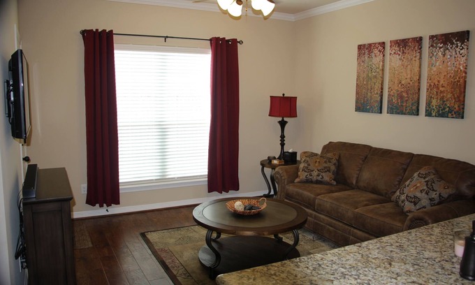 College Station Condo | A&M Upscale Graduation/Ring Day/Corporate 1BR Condo
