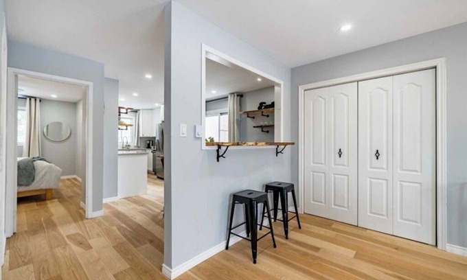 Durham Region House | A minute away from Trent University!