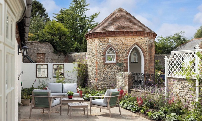 Lyminster House | A modern 2 bedroom cottage located close to Arundel and Litthampton