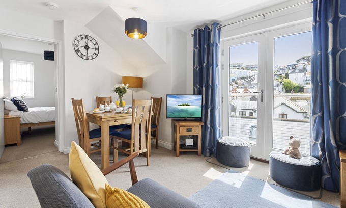 Brixham Apartment | A modern and cosy apartment just yards from Brixham’s bustling harbourside