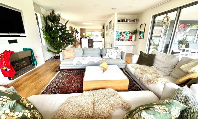 Havelock North House | A modern Havelock North home with pool, spa and great indoor /outdoor living!