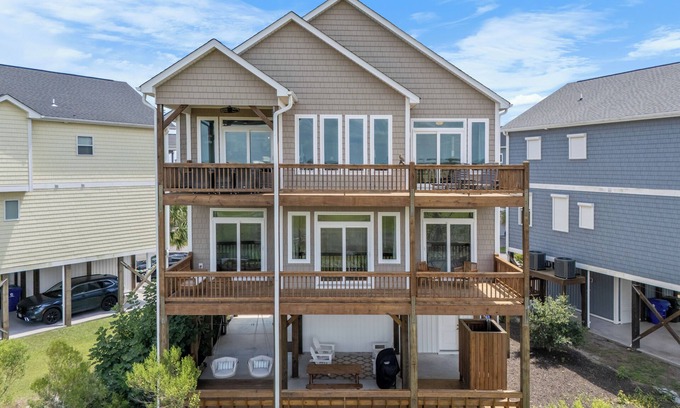 Surf City House | A Nauti Sunset 4 BD 3.5 BA Amazing Intracoastal Waterway Views & Elevator
