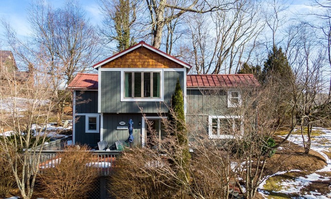 Panorama Estates House | A Parkway Cabin - 1 mi from Blue Ridge Parkway, has hot tub, fire pit, close to Boone!