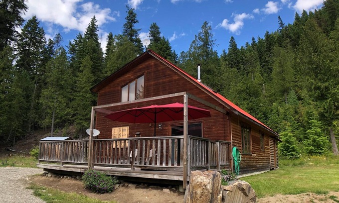 Meadow Creek Cabin | A PEACEFUL SPACE IN THE WEST KOOTEANYS TO GET AWAY FROM EVERYDAY LIFE