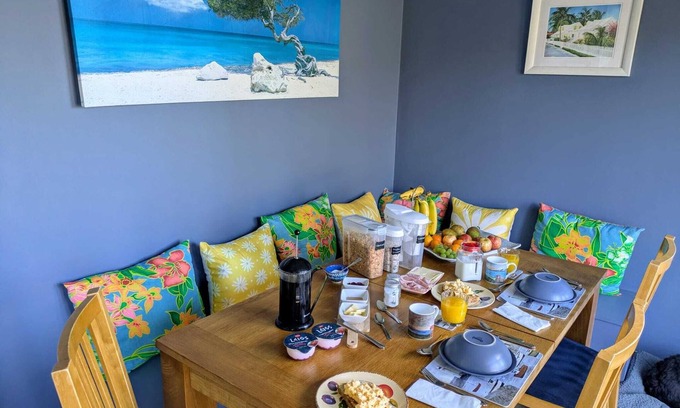 Currie House | A perfect location for the airport and the city, comfortable stay home from home