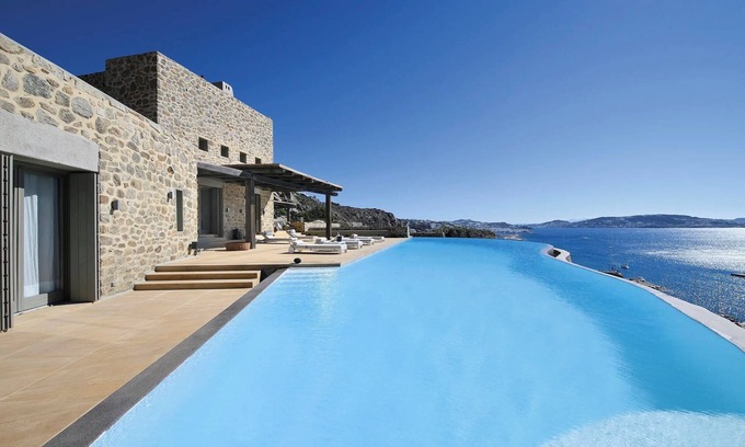 Tourlos Villa | A Premier Luxury Retreat in Mykonos!