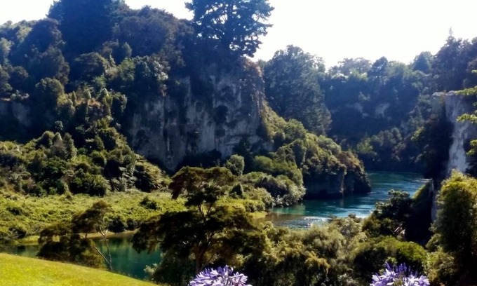 Taupo Apartment | A Quiet, peaceful hideaway by the Waikato river.