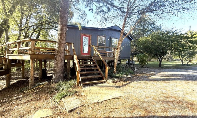 Boswell Cabin | A Retreat on the Banks of Livingston Creek