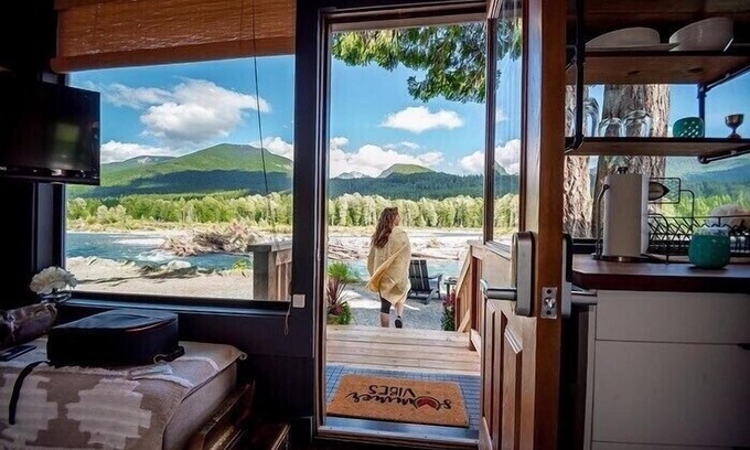 Packwood House | a riverfront retreat nestles on the Cowlitz River
