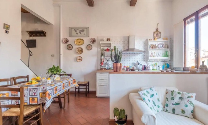 Santa Maria Novella Apartment | A romantic old Florence view