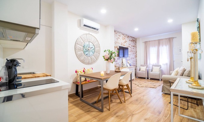 Cruz de Humilladero Apartment | A&S Apartments Malaga-Free Parking and Wifi-a 500 Feria Malaga