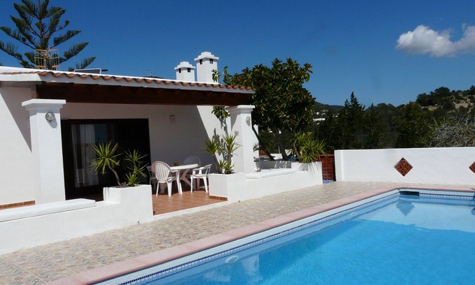 Sant Josep de sa Talaia Villa | A simple but adequately furnished villa, sea views and air conditioning. WIFI