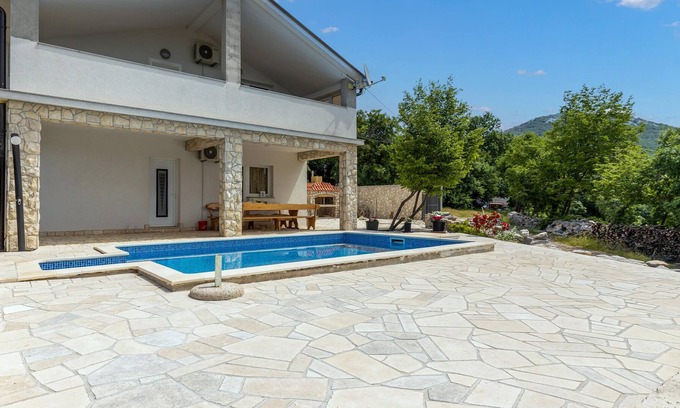 Ledenice House | A simple but particularly lovingly furnished cottage in Bater, a village with few houses and surroun