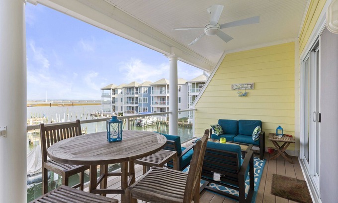 Chincoteague Condo | A stunning 3 Bedroom Waterfront Dream Condo that even allows your Family Dog!