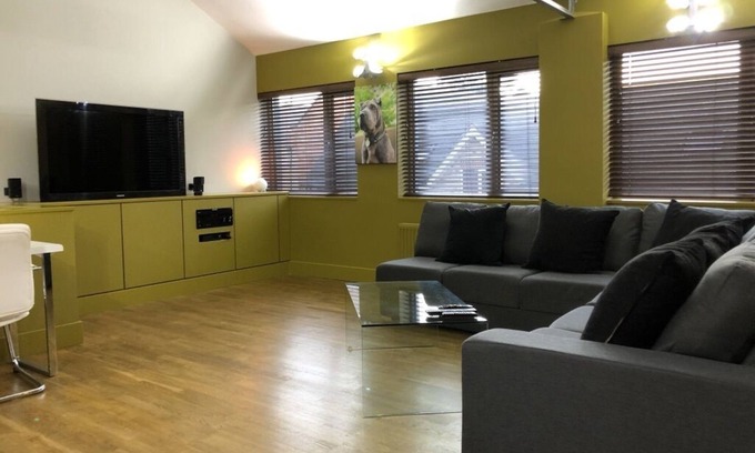 Boscombe House | A Stunning Warehouse Conversion. Dog Friendly