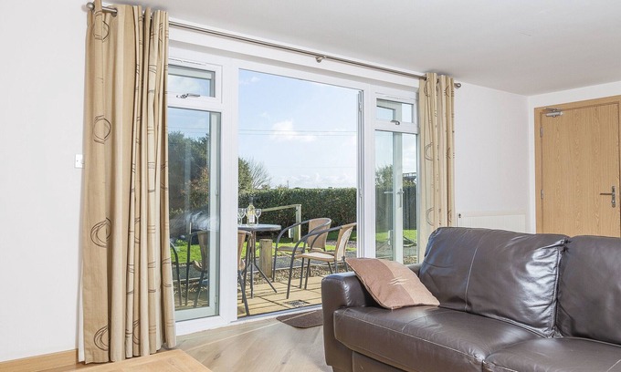 Dawlish Warren Apartment | A stylish ground floor apartment located in the picturesque seaside resort of Dawlish Warren.