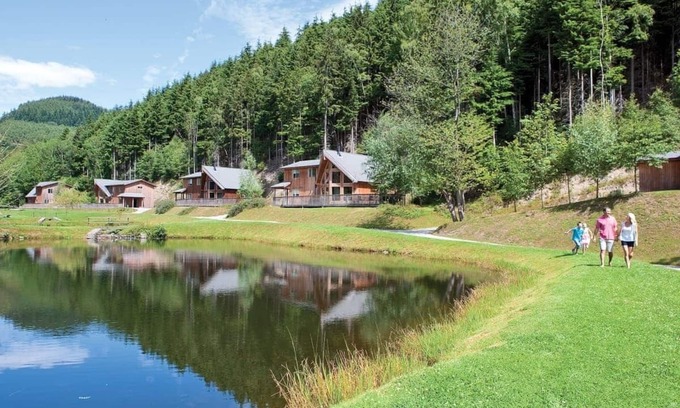 Llangollen Ski Chalet | A superb contemporary one storey luxury lodge with two doubles.
