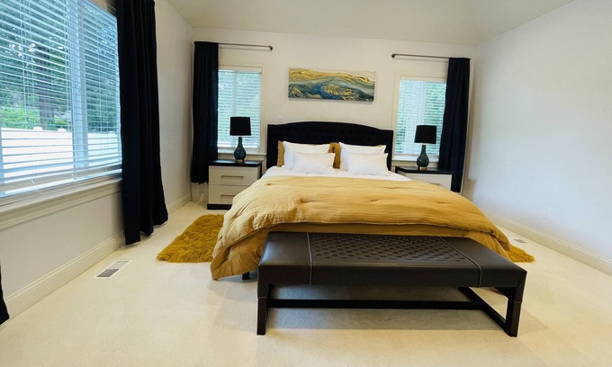 Charlotte Bed & Breakfast | A taste of Italy! Gorgeous new suite with private yard, jacuzzi and 440sf patio