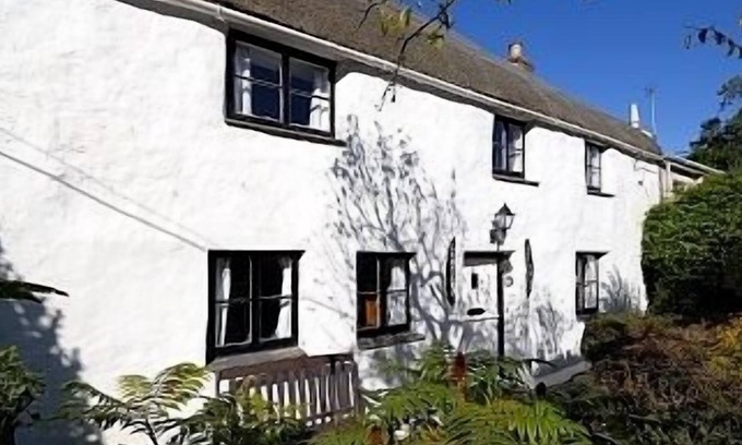 St. Agnes Cottage | A Thatched Cottage in St Agnes very near the beach, garden, parking for 2 cars.