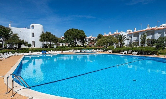 Alporchinhos Condo | A vacation not to be missed with an adult pool/a children's pool, close to the beach