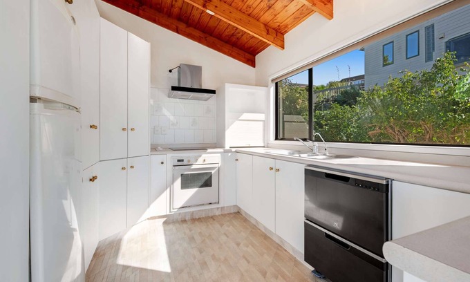 Orewa House | A View from the Heights -3 bedroom house in Orewa, walking distance to beach