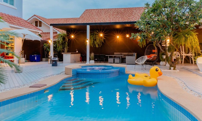 Nong Kae Villa | A villa in the heart of Hua Hin, 2.5 km from Beach with a private swimming pool.