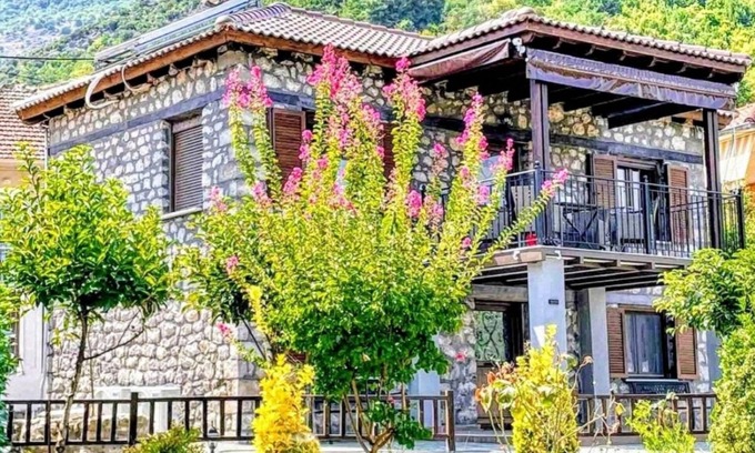 Mavromati Villa | A villa in the mountains with all amenities super close to great hiking tails