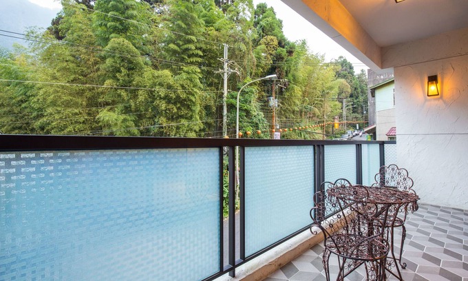 Xitou House | A walk in the mist