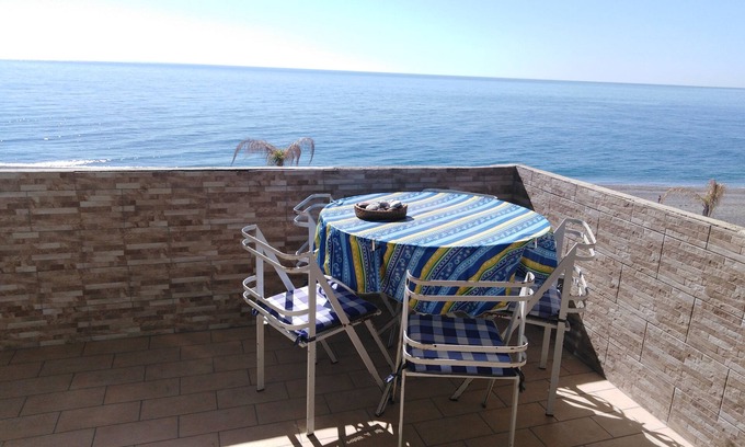 Roccalumera House | A WINDOW ON THE SEA