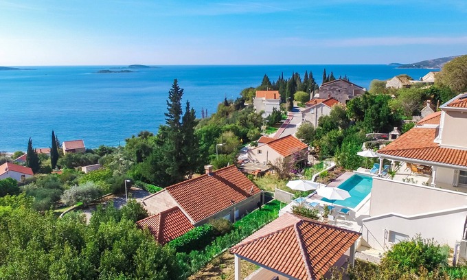 Mlini House | A wonderful, five bedroom, poolside villa for an ideal family vacation