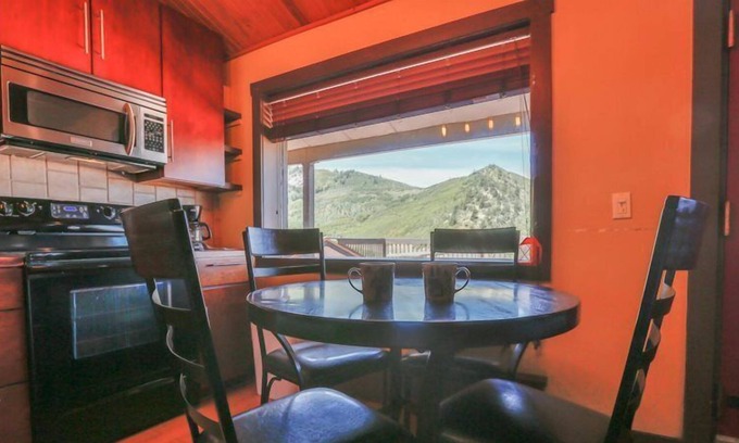 Glenwood Springs Condo | A wonderful kitchen in this beautifully remodeled condo is a treat.