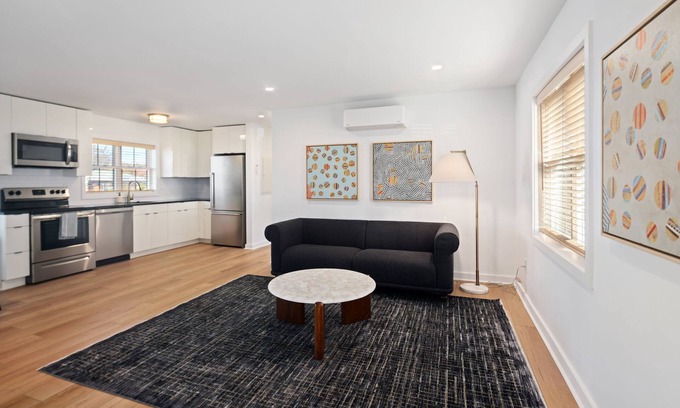 Ardmore Apartment | A1 @ Auberge - Charming 1-bedroom apartment with WiFi, AC in delightful Ardmore