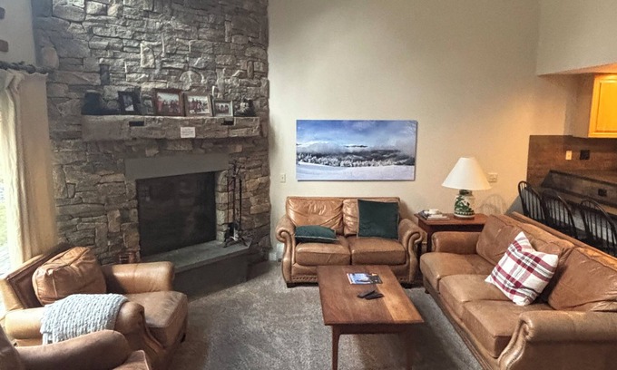 Ludlow House | A1 Solitude.4 BDRM, ski in/out to main Solitude lift, pool/gym access. Parking!
