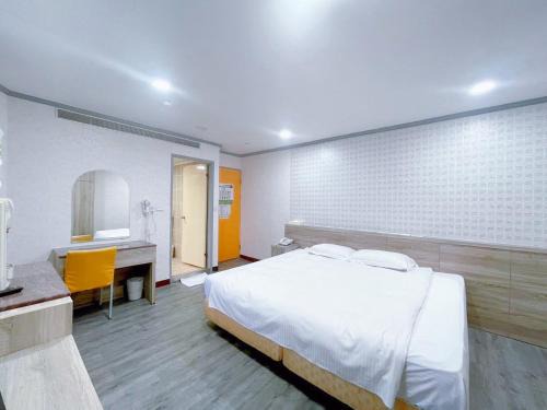 Zhongli District Hotel | A22 Wei Lu Hotel