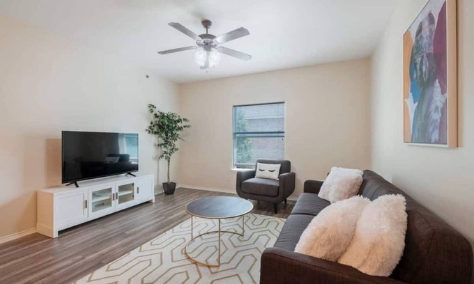 Medical Center District Apartment | AA4 l NEWLY Updated l 4-min to Medical Center l 2BR & 2BA l Monthly rental