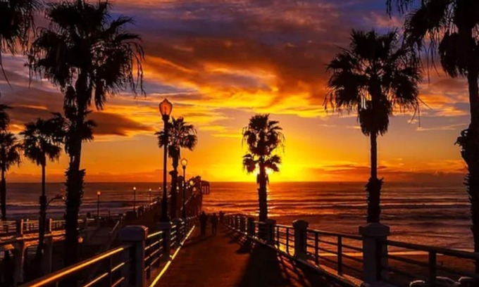 National City House | AAh! Near San Diego Convention Center-2 Queen Beds