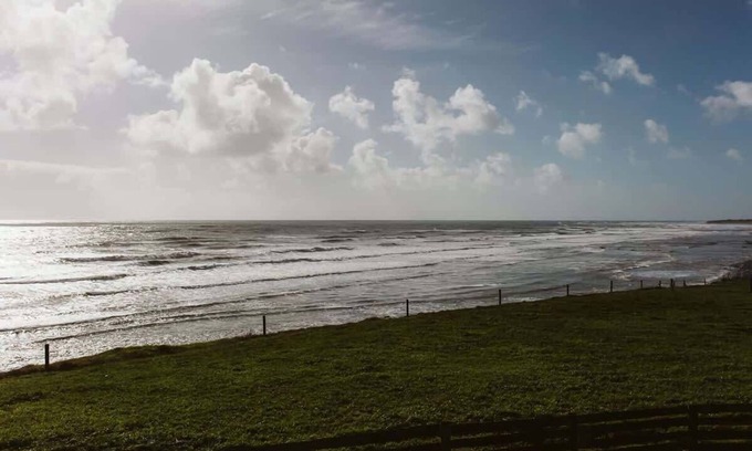Bell Block Apartment | ABC on Wanaka Bay - beachfront home w. ocean views
