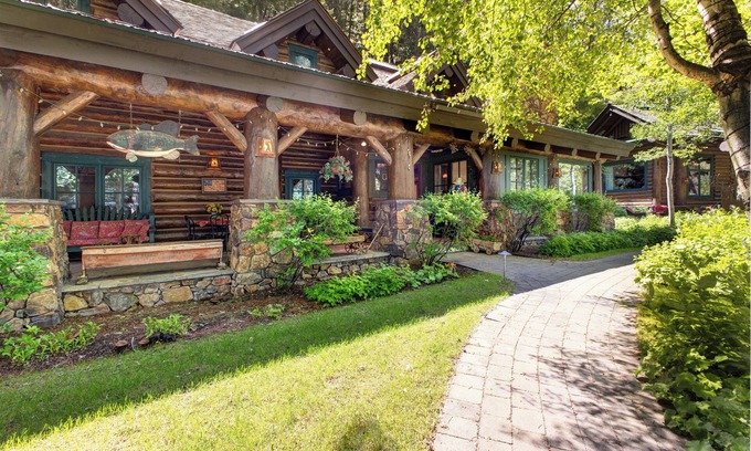 Warm Springs House | Abode at Silvertip | Sweeping Estate with 4 Cabins