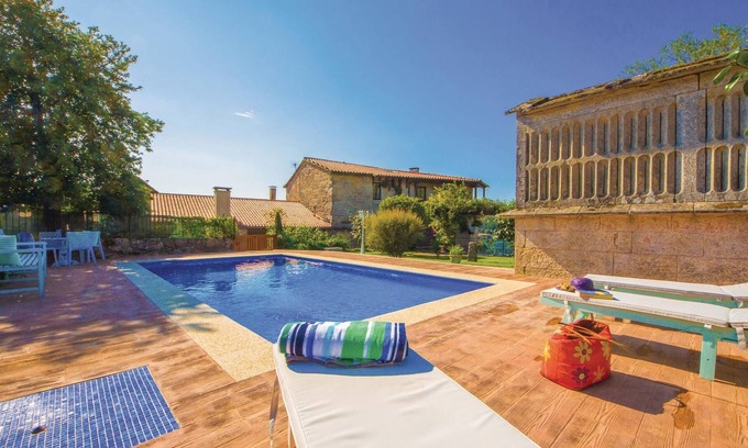 Cerdedo House | About 20 kilometers from the Ría de Pontevedra, this stone vacation home has been restored to offer
