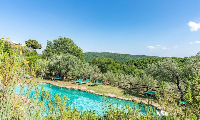 Sogna Apartment | About 6 km from Ambra lies this original apartment in the medieval hamlet of Sogna.
