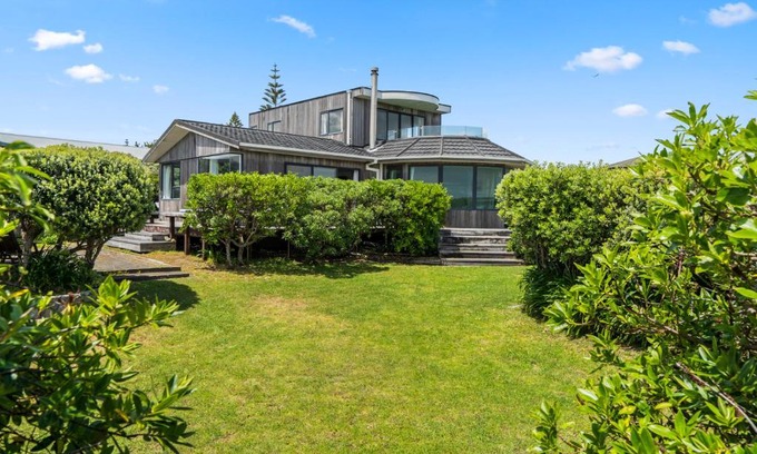 Waikanae House | Absolute Beachfront Bliss - Waikanae Beach Home