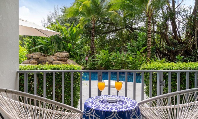 Sa Khu Apartment | Absolute Poolside with Free Netflix @Naiyang