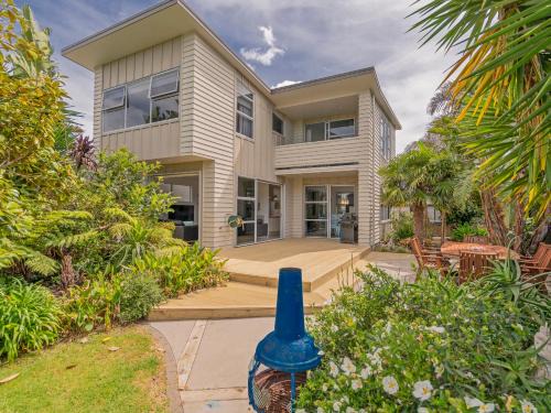 Whitianga House | Acacia Cote - Whitianga Holiday Home