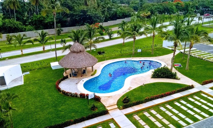 La Poza Apartment | Acapulco Diamond Zone Residential With Jacuzzi in Private Roof Garden
