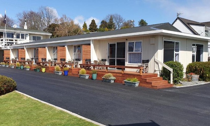 Two Mile Bay Hotel | Accent On Taupo Motor Lodge