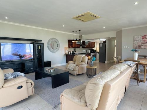 Durban Point Apartment | Accommodation front - Modern Beach Retreat 6 Sleeper